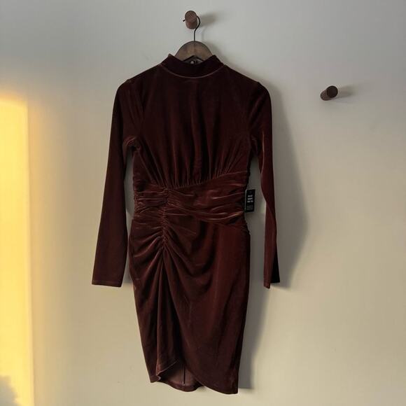 NWT EXPRESS VELVET BODY CONTOUR MOCK NECK RUCHED MINI DRESS SIZE SMALL - Picture 1 of 6